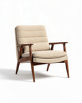 Moderne stoffen fauteuil met houten poten en afmetingen 80 x 75 x 85cm
